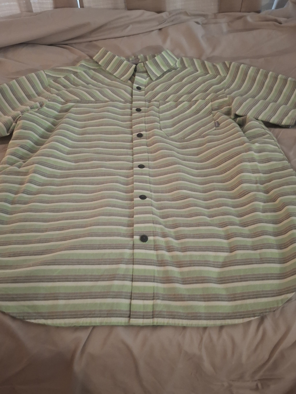 Columbia Men's Short-Sleeve Button-Down in Mint and Gray Stripe - Picture 2 of 8